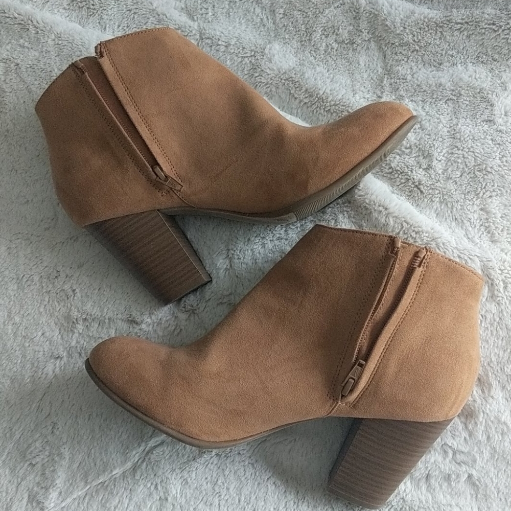 Heeled boots